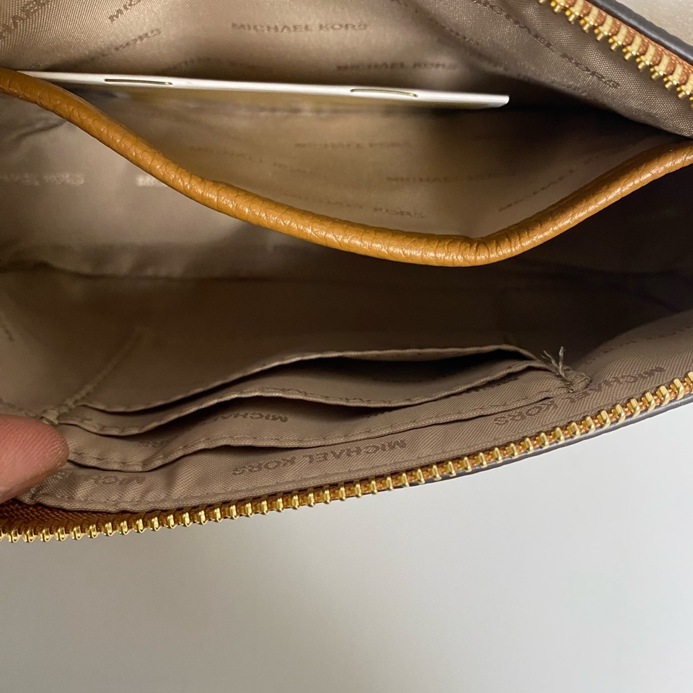 MICHAEL KORS CLUTCH - Picture 6 of 15